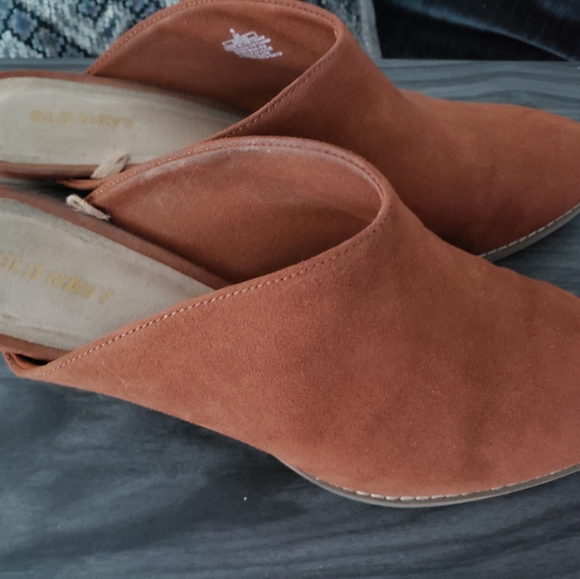 Old Navy Shoes - Picture 8 of 12